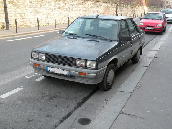  Renault 9 GTL